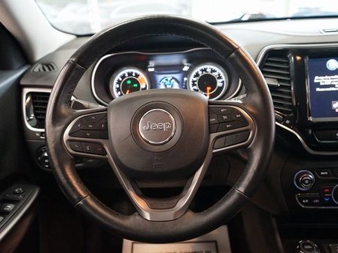 Used 2019 Jeep Cherokee Limited image 29