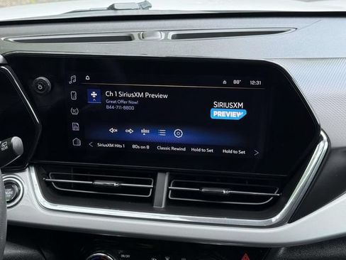 Certified 2025 Chevrolet Trax LT FWD image 15