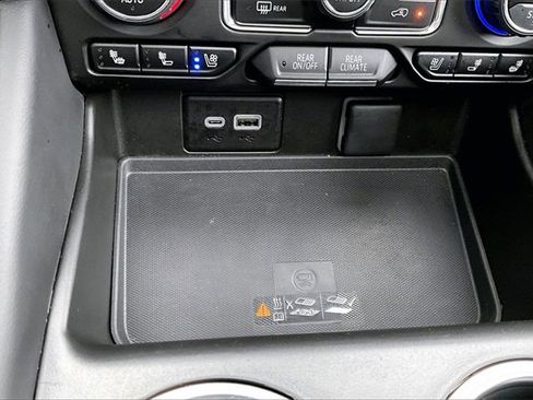 Used 2024 Chevrolet Tahoe Premier image 25