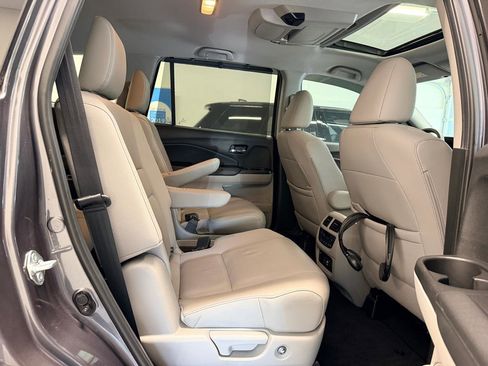 Used 2021 Honda Pilot Touring image 32