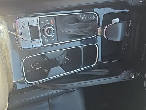 Used 2025 Kia Telluride S AWD/4WD image 17