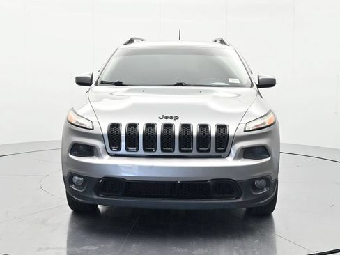Used 2016 Jeep Cherokee Latitude FWD image 2