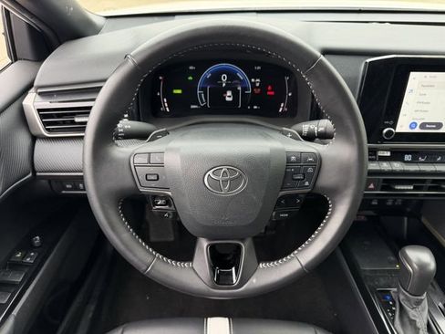 Used 2025 Toyota Camry SE image 13