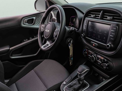 Certified 2025 Kia Soul LX w/ LX Technology Package FWD image 23