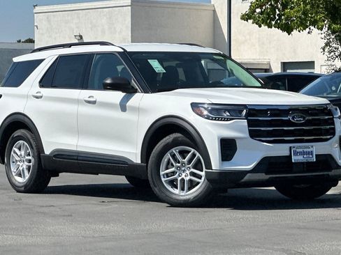 New 2026 Ford Explorer Active RWD image 2