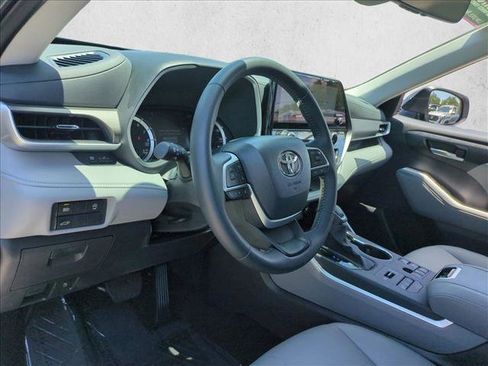 Certified 2025 Toyota Highlander XLE AWD/4WD image 10