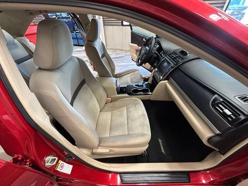 Used 2014 Toyota Camry LE FWD image 35