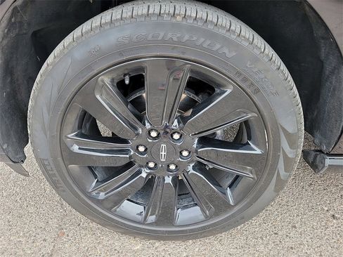 Used 2024 Lincoln Navigator Reserve image 14