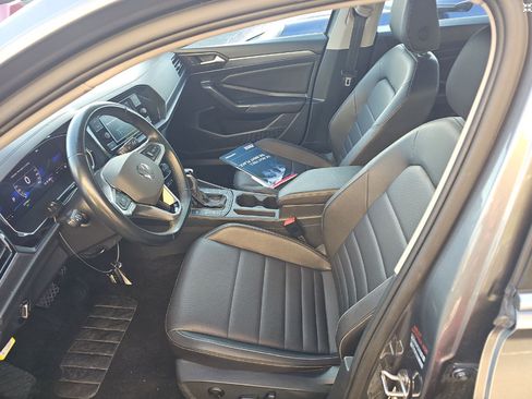 Used 2024 Volkswagen Jetta SE FWD image 8