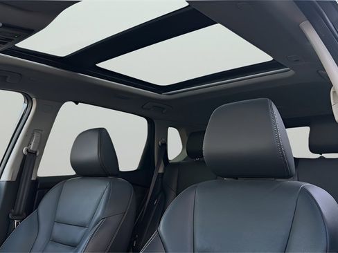 Used 2025 Nissan Rogue SL w/ Tech Package image 15