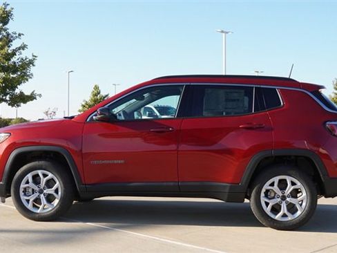 New 2026 Jeep Compass Latitude image 6