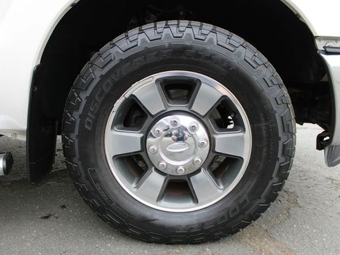 Used 2011 Ford F350 Lariat w/ Lariat Interior Pkg image 15