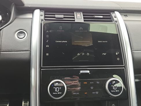 Used 2024 Land Rover Discovery Dynamic SE image 21