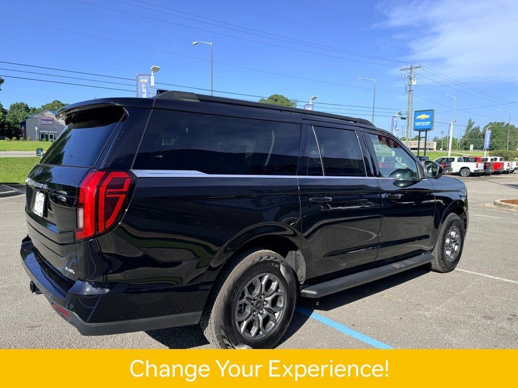 Used 2025 Ford Expedition Max Active AWD/4WD image 24