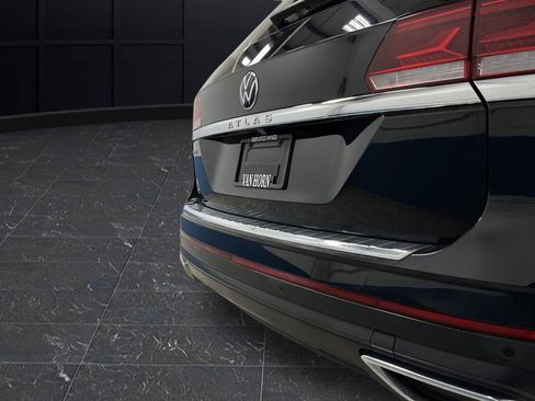Used 2021 Volkswagen Atlas SE image 32