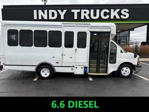 Used 2016 Chevrolet Express 4500 w/ Shuttle Bus Package RWD image 1