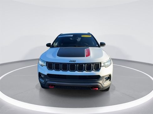 Used 2024 Jeep Compass Trailhawk image 3