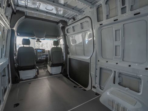 Used 2025 Mercedes-Benz Sprinter 2500 image 28
