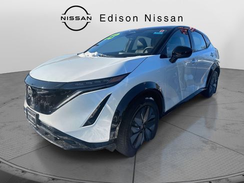 Used 2023 Nissan Ariya AWD image 2