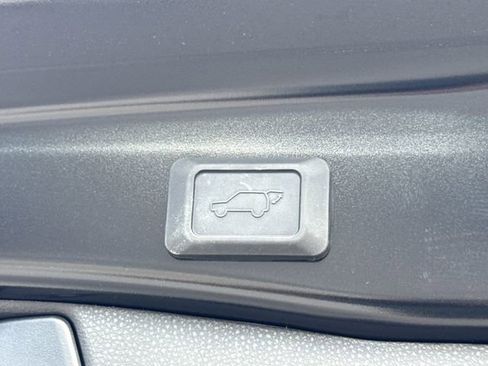 Used 2025 Toyota RAV4 XLE w/ Convenience Package image 18