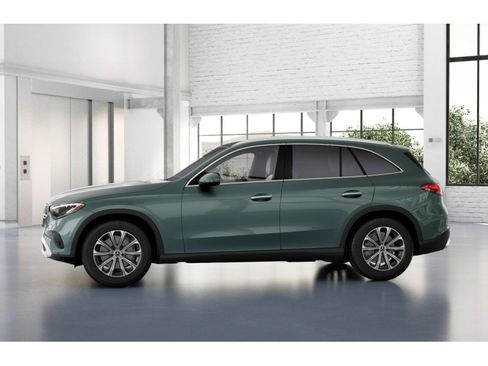 Used 2026 Mercedes-Benz GLC 300 4MATIC image 35