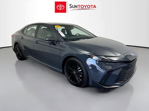 Used 2026 Toyota Camry SE FWD image 1