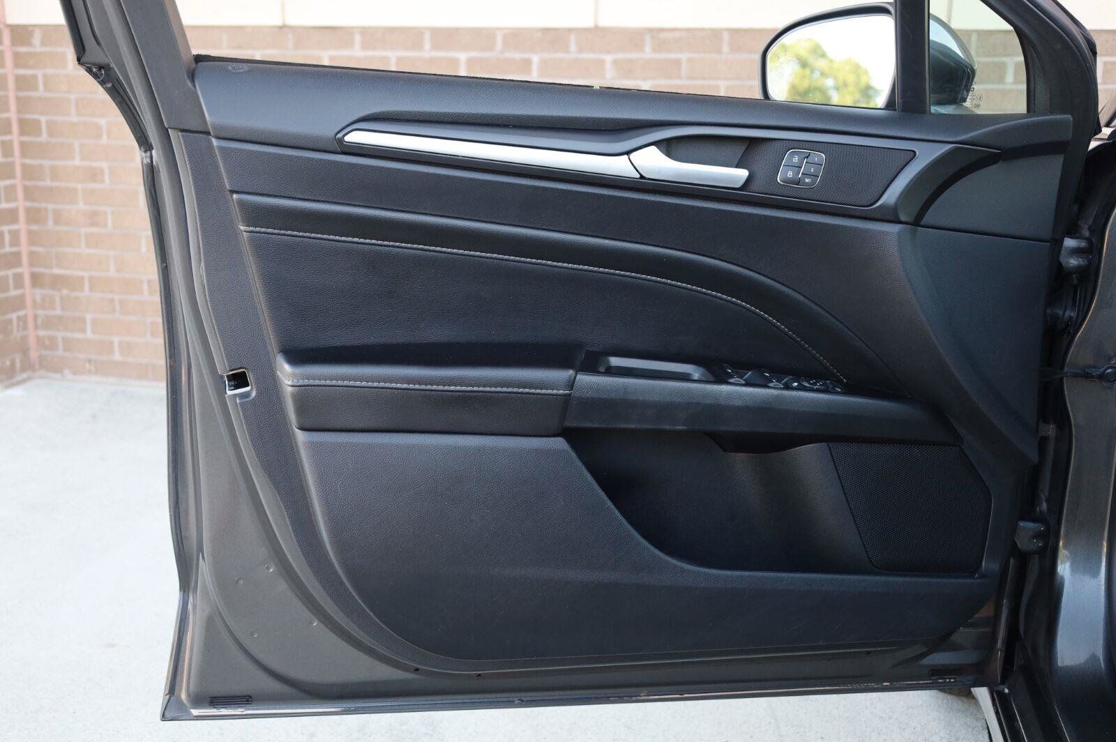 Used 2020 Ford Fusion Titanium FWD image 15