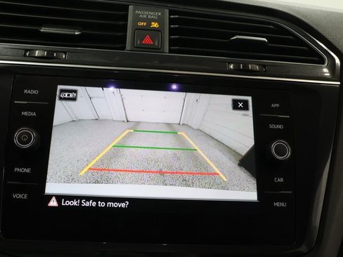 Used 2022 Volkswagen Tiguan SE R-Line image 15
