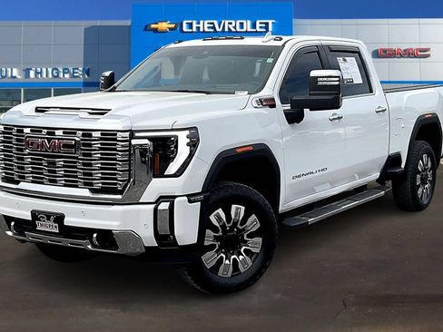 Used 2025 GMC Sierra 2500 Denali w/ Technology Package AWD/4WD image 3