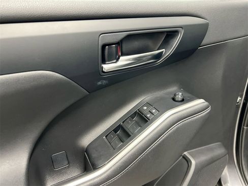 Used 2024 Toyota Highlander XLE image 21