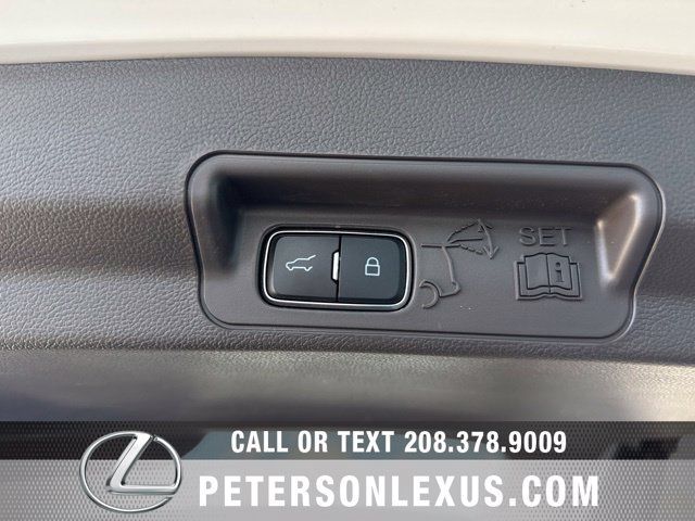 Used 2023 Ford Explorer Platinum w/ Technology Package AWD/4WD image 24