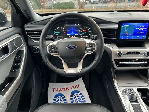 Used 2022 Ford Explorer XLT w/ Equipment Group 202A image 20