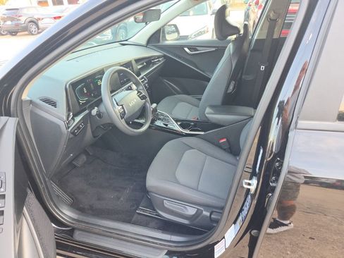 Used 2025 Kia Niro LX FWD image 4