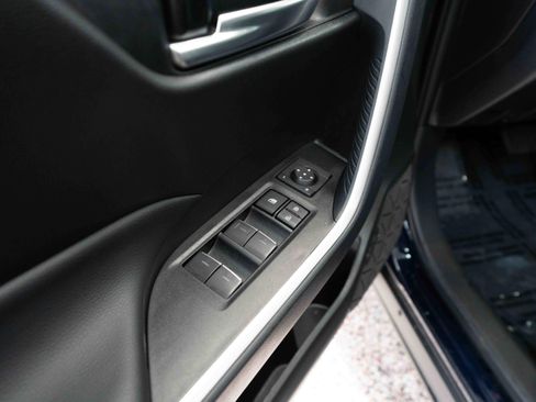 Used 2025 Toyota RAV4 XLE image 7