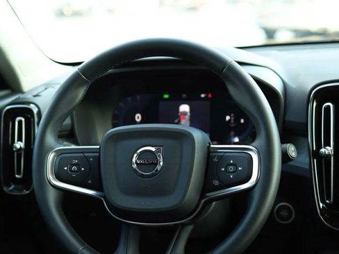 Used 2025 Volvo XC40 B5 Core image 37