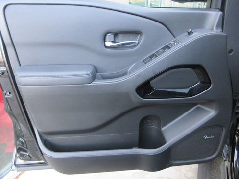 Used 2022 Nissan Frontier PRO-4X w/ Pro-4X Premium Package image 29