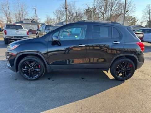 Used 2019 Chevrolet Trax LT w/ Sun & Sound Package image 3