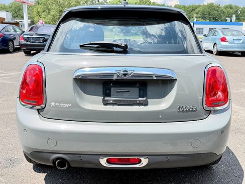 Used 2018 MINI Cooper 4-Door Hardtop w/ Premium Package FWD image 8