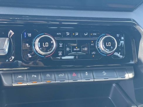 New 2026 GMC Sierra 1500 AT4 w/ AT4 Premium Package AWD/4WD image 18