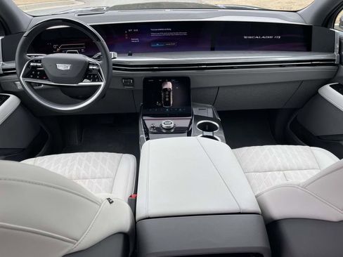 New 2025 Cadillac Escalade IQ Luxury 1 w/ Smart Trailering package image 16