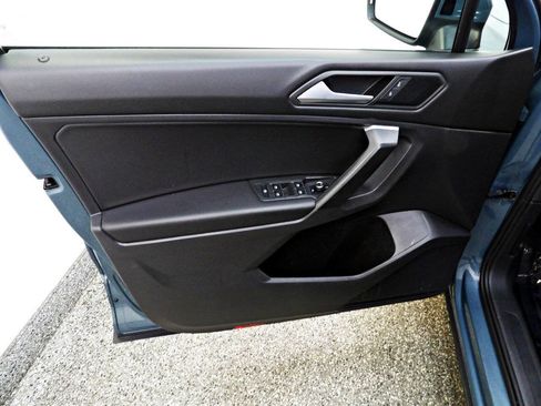 Used 2021 Volkswagen Tiguan SE FWD image 7