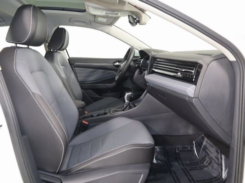 Used 2025 Volkswagen Jetta SEL image 13