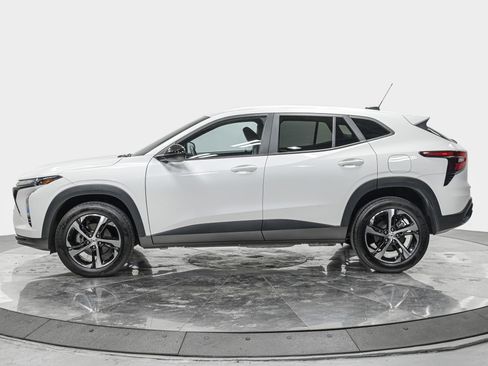 Used 2024 Chevrolet Trax RS image 2