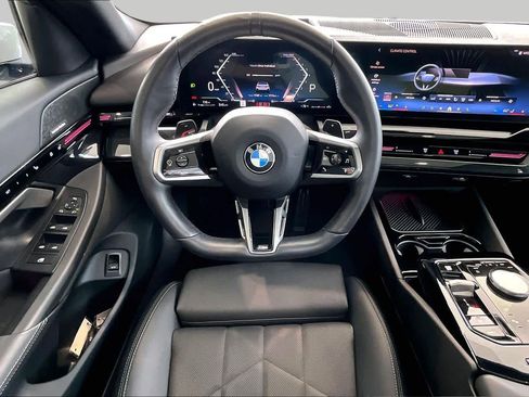 Used 2025 BMW 530i w/ M Sport Package RWD image 5