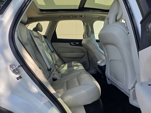 Used 2018 Volvo XC60 T6 Momentum w/ Vision Package AWD/4WD image 44