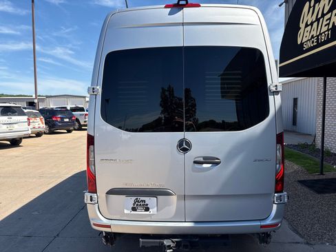 Used 2019 Mercedes-Benz Sprinter 144 image 9