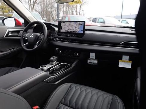 Used 2025 Mitsubishi Outlander SEL image 43
