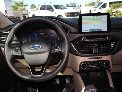 Certified 2020 Ford Escape Titanium AWD/4WD image 17