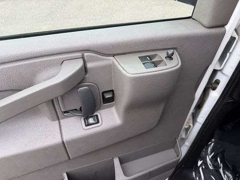 Used 2021 Chevrolet Express 2500 RWD image 12