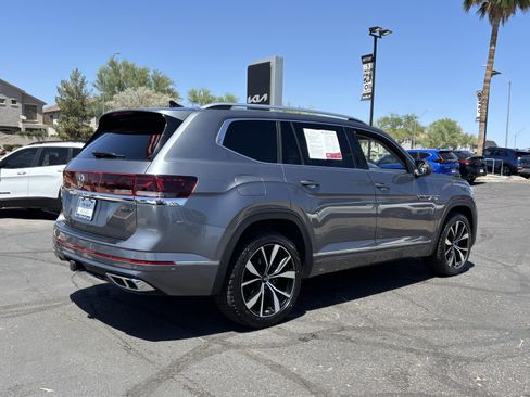 Used 2024 Volkswagen Atlas SEL Premium R-Line AWD/4WD image 4